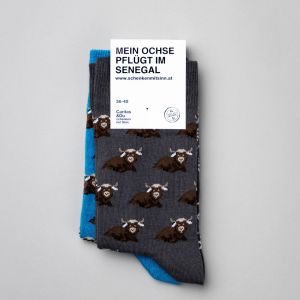 Ochsensocken Topansicht in grau und blau aus dem Caritas Schenken mit Sinn Shop